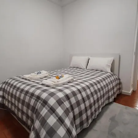 Coimbra's Gray & White Daire