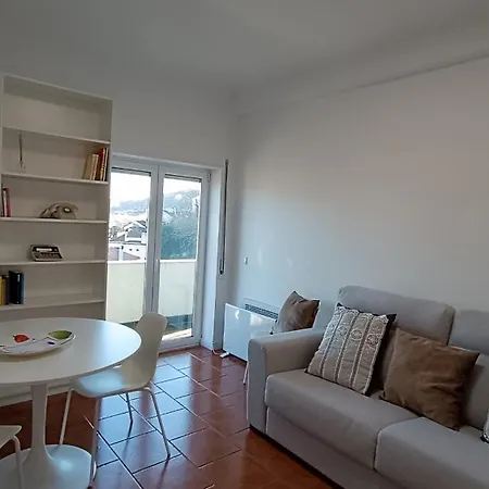 Coimbra's Gray & White Lägenhet