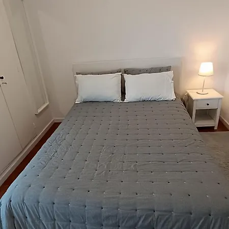 Coimbra's Gray & White *