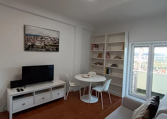 Coimbra's Gray & White